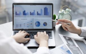 Read more about the article SEMrush vs Ahrefs: 7 Key Differences Beginners Must Know in 2025